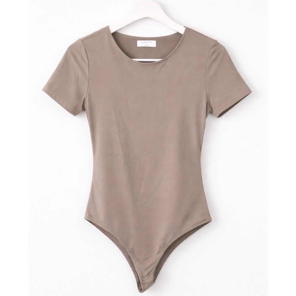 Babaton Taupe Short Sleeve Bodysuit Size Medium Aritzia Basic Fitted Stretch Top